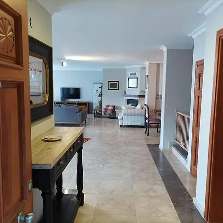 Modern House In Perfect Location Hotel