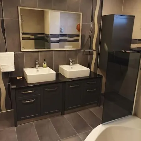 Modern House In Perfect Location فندق