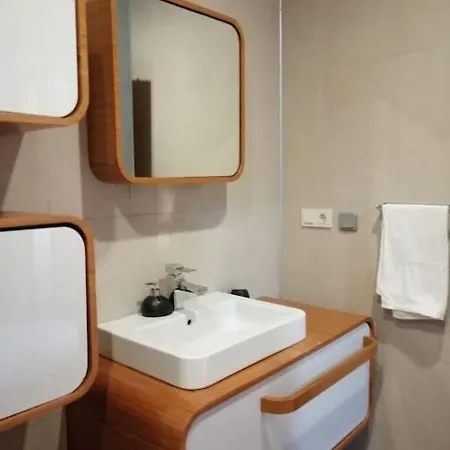 فندق Modern House In Perfect Location 4*